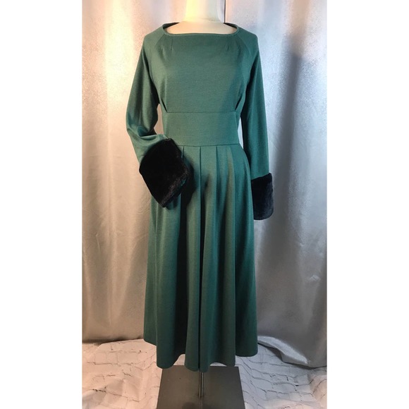 Dresses & Skirts - 🎉🎉🎉🎉SOLD Vintage Inspired Custom Made Party Dress w/Faux Fur Cuff Sz 2XL